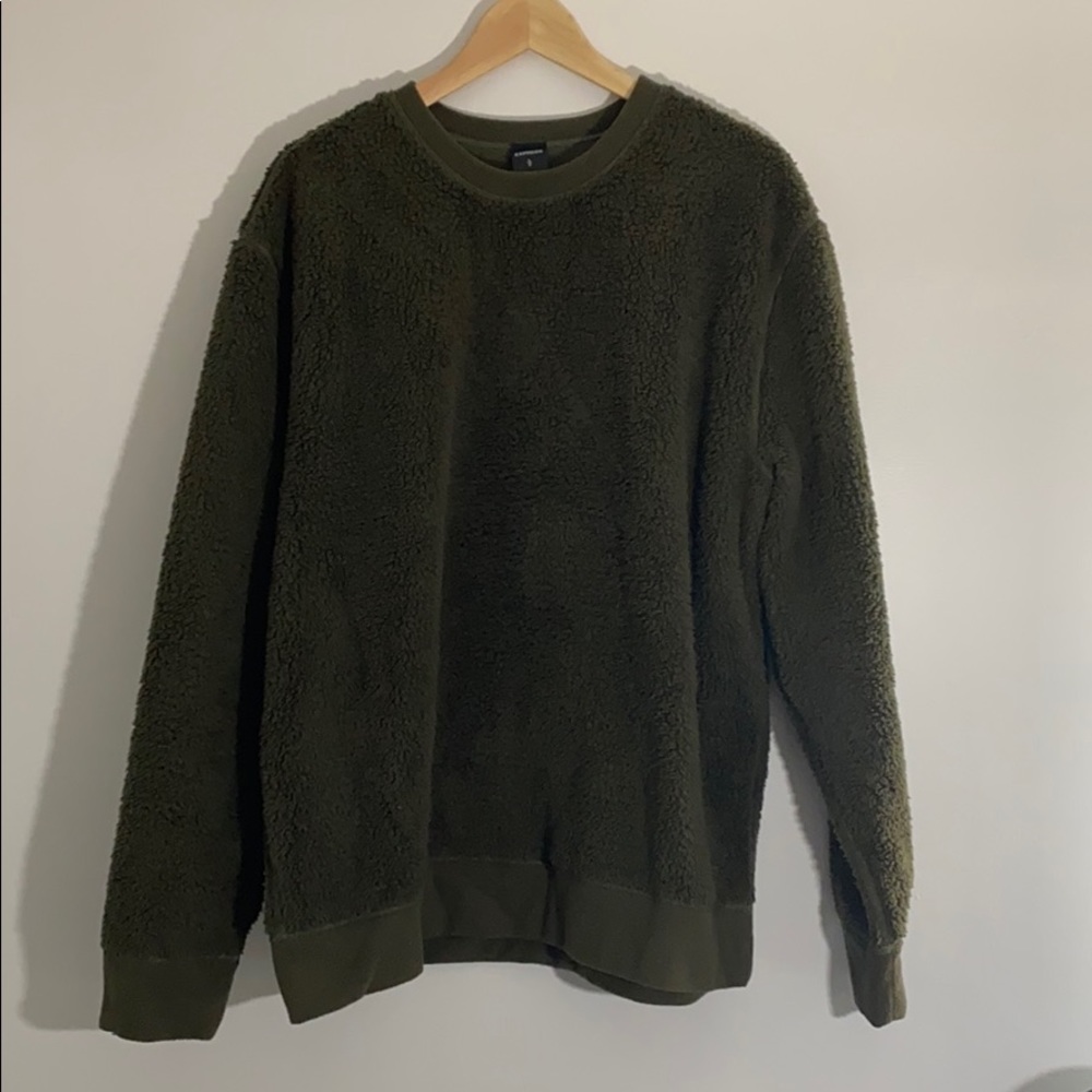 Express Men’s reversible fleece crewneck